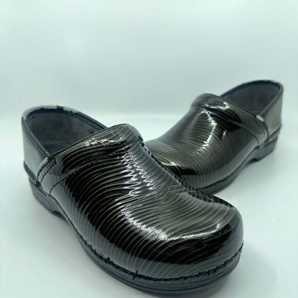 Dansko XP Women’s Sz EU 41 US 10.5-11 Brown Striped Patent Leather Nursing Clogs - Picture 1 of 10